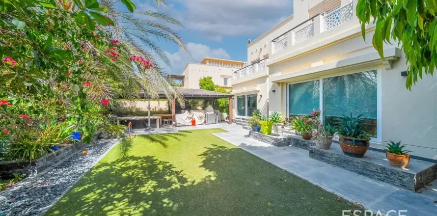 Vila v The Lakes, Dubai, SAE 5 spální, 353 m2 č. 737891