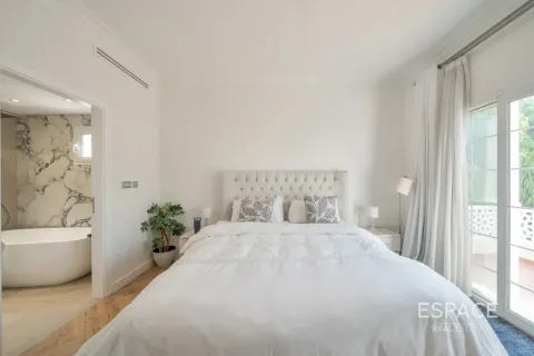 Vila v The Lakes, Dubai, SAE 5 spální, 353 m2 č. 737891 - Fotografia 10