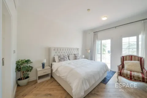 Vila v The Lakes, Dubai, SAE 5 spální, 353 m2 č. 737891 - Fotografia 9