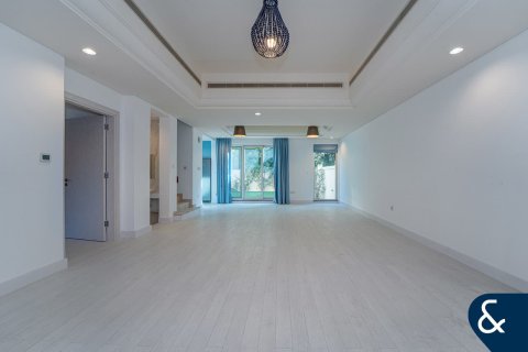 וילה למכירה ב Dubai Sports City, Dubai, איחוד האמירויות  4 חדרי שינה, 311 מ"ר, מספר 671218 - תמונה 2