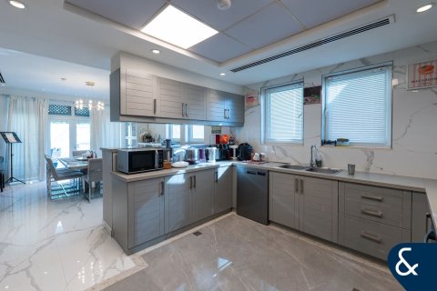 Vila di Jumeirah Park, Dubai, UEA 3 kamar tidur, 507 m2 nomor 671219 - foto 10