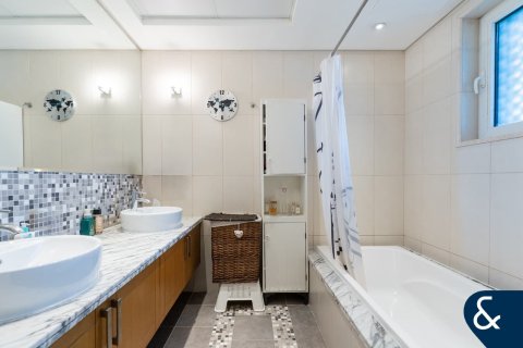 Vila di Jumeirah Park, Dubai, UEA 3 kamar tidur, 507 m2 nomor 671219 - foto 18