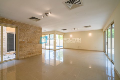 Villa till försäljning i Al Raha Gardens, Abu Dhabi, UAE 4 sovrum, 399.6 kvm Nr. 678792 - fotografi 11
