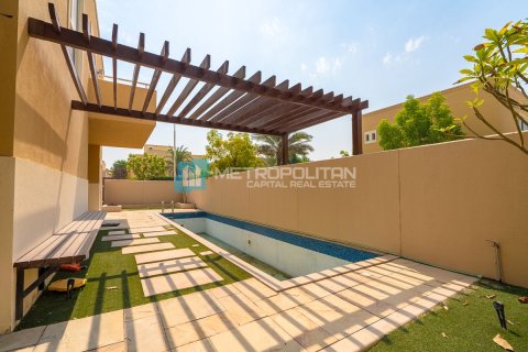 Villa till försäljning i Al Raha Gardens, Abu Dhabi, UAE 4 sovrum, 399.6 kvm Nr. 678792 - fotografi 2