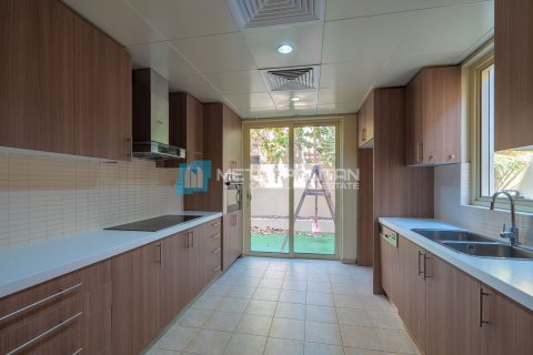 Villa till försäljning i Al Raha Gardens, Abu Dhabi, UAE 4 sovrum, 399.6 kvm Nr. 678792 - fotografi 17