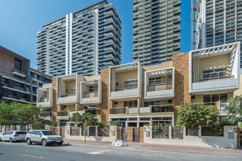 Vila v Jumeirah Village Circle, Dubai, SAE 4 spálne, 163 m2 č. 685773 - Fotografia 1