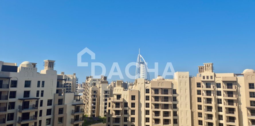 Квартира в Umm Suqeim, Дубай, ОАЕ 3 спальні, 171м2 № 763138