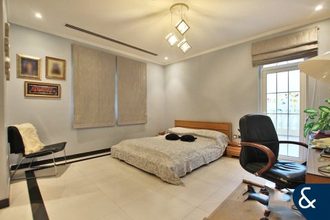 Villa en venta en Jumeirah Park, Dubai, EAU 5 dormitorios, 436 m2 № 667753 - foto 5