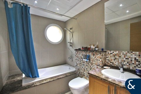 Villa en venta en Jumeirah Park, Dubai, EAU 5 dormitorios, 436 m2 № 667753 - foto 8