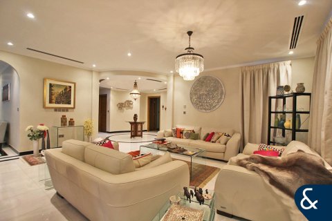 Villa en venta en Jumeirah Park, Dubai, EAU 5 dormitorios, 436 m2 № 667753 - foto 3