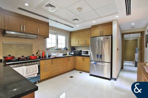 Villa en venta en Jumeirah Park, Dubai, EAU 5 dormitorios, 436 m2 № 667753 - foto 4