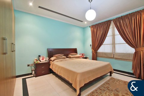 Villa en venta en Jumeirah Park, Dubai, EAU 5 dormitorios, 436 m2 № 667753 - foto 9