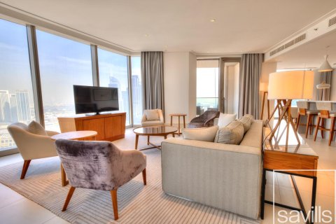 Apartment in Downtown Dubai (Downtown Burj Dubai), Dubai, UAE 3 bedrooms, 186.92 sq.m. № 747637 - photo 2