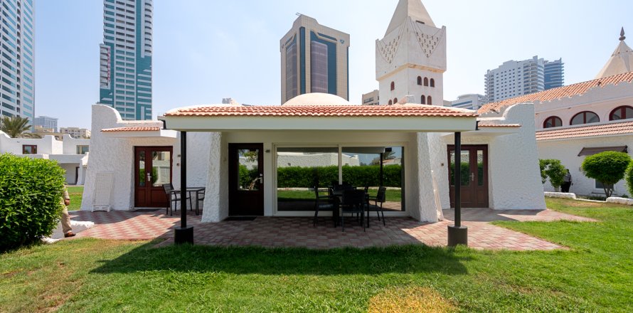 Vilă în Al Majaz, Sharjah, EAU 3 dormitoare, 125.42 mp.  №749786