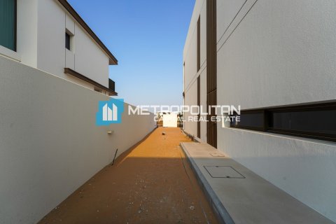 Vila v Abu Dhabi, SAE 5 spální, 707.3 m2 č. 651869 - Fotografia 30