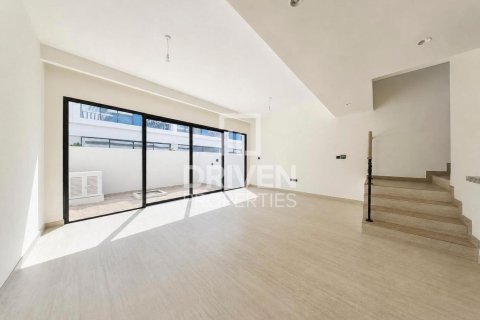 Kuća u nizu u Damac Lagoons, Dubai, UAE 5 spavaćih soba, 144 m2 Br. 768684 - fotografija 1