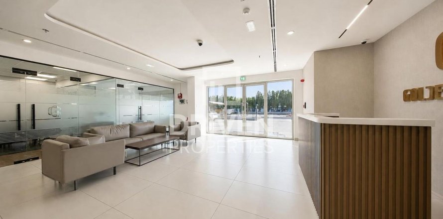 Almacén en Jebel Ali, Dubai, EAU 6427.03 m² № 768686