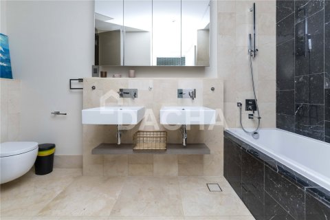 Lägenhet till försäljning i Palm Jumeirah, Dubai, UAE 2 sovrum, 124 kvm Nr. 763156 - fotografi 12