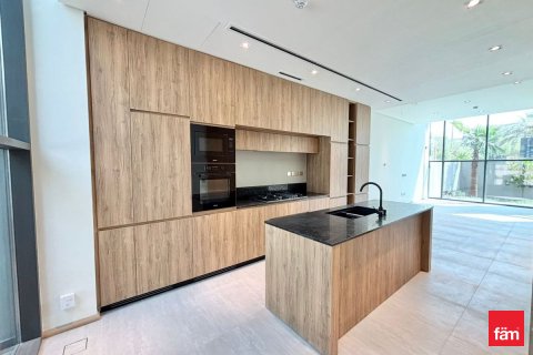 Villa till försäljning i Dubai, UAE 3 sovrum, 144.2 kvm Nr. 708219 - fotografi 2