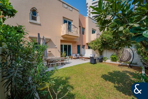 Villa en venta en Dubai Sports City, Dubai, EAU 4 dormitorios, 311 m2 № 671211 - foto 1