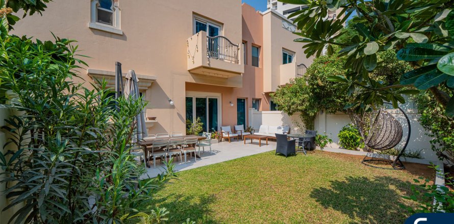 Villa en Dubai Sports City, Dubai, EAU 4 dormitorios, 311 m² № 671211