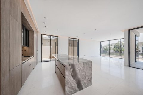 Vilë në Tilal Al Ghaf, Dubai, Emiratet e Bashkuara Arabe 5 dhoma gjumi, 527 m2. № 613063 - Foto 5