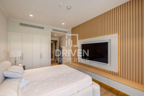 Townhouse in Jumeirah, Dubai, UAE 4 bedrooms, 397.9 sq.m. № 755895 - photo 13