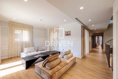 Townhouse in Jumeirah, Dubai, UAE 4 bedrooms, 397.9 sq.m. № 755895 - photo 9