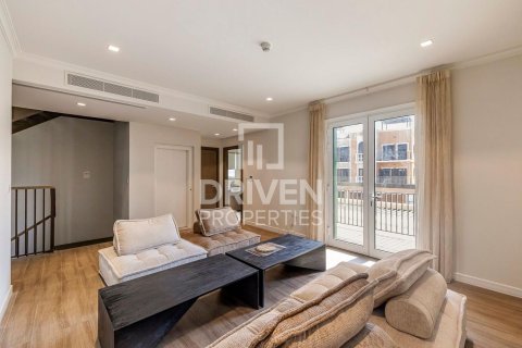 Townhouse in Jumeirah, Dubai, UAE 4 bedrooms, 397.9 sq.m. № 755895 - photo 8