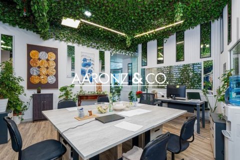 Jumeirah Lake Towers, Dubai, UAE의 임대용 사무실 219제곱미터 번호 687839 - 사진 3