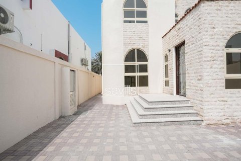 Villa zur Miete in Muroor Area, Abu Dhabi, VAE 6 Schlafzimmer, 499.91 m2 Nr. 766890 - Foto 16
