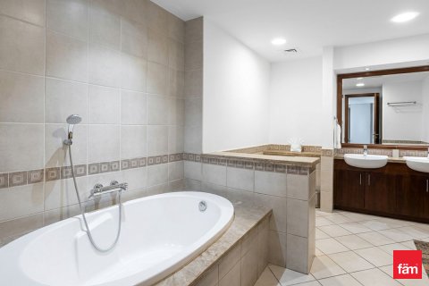 Apartment in Palm Jumeirah, Dubai, UAE 1 bedroom, 121.3 sq.m. № 712714 - photo 9