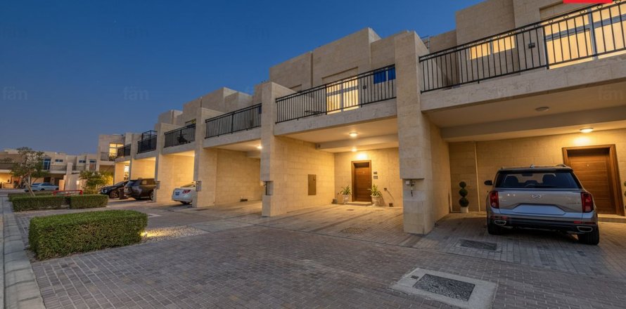 Városi lakóépület itt: Dubai, EAE, 4 hálószoba, 112.2 m², azonosító: 682299