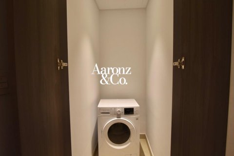 Huoneisto Downtown Dubai (Downtown Burj Dubai), Arabiemiraatit 2 makuuhuonetta, 113 m2 № 712285 - kuva 9