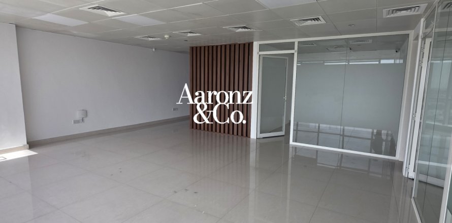 Iroda itt: Jumeirah Lake Towers, Dubai, EAE, 102 m², azonosító: 700460