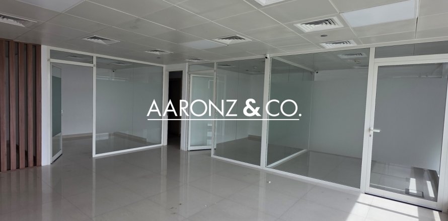 دفتر در Jumeirah Lake Towers، Dubai ، امارات متحده عربی 102 متر مربع.  شماره 700460