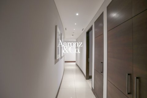Hotel Apartamento en alquiler en Downtown Dubai (Downtown Burj Dubai), Dubai, EAU 3 dormitorios, 226 m2 № 700461 - foto 12