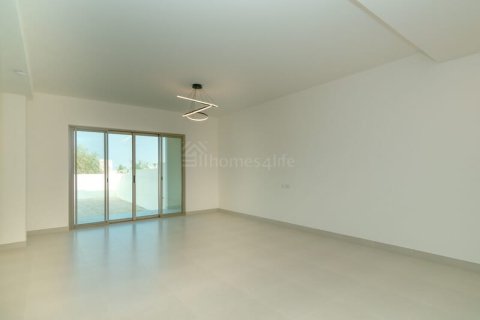 Villa para arrendamento em Jebel Ali, Dubai, EAU 4 quartos, 742 m2 № 699095 - foto 2