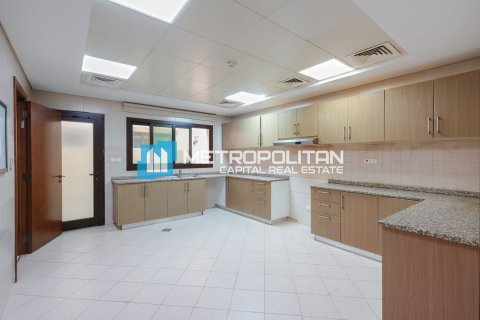 Villa à vendre à Abu Dhabi, EAU 5 chambres, 526.8 m2 № 659935 - photo 4