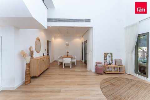 Villa te huur in Palm Jumeirah, Dubai, VAE 4 slaapkamers, 468.7 vr.m., nr 696950 - foto 3