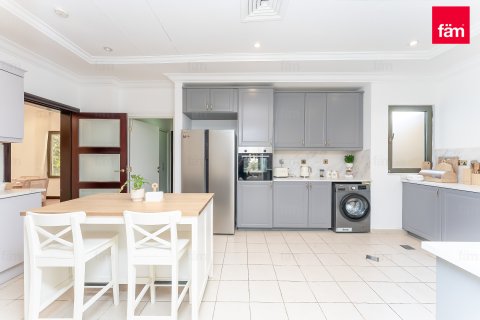 Villa te huur in Palm Jumeirah, Dubai, VAE 4 slaapkamers, 468.7 vr.m., nr 696950 - foto 13