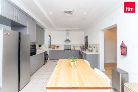 Villa te huur in Palm Jumeirah, Dubai, VAE 4 slaapkamers, 468.7 vr.m., nr 696950 - foto 14