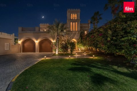 Villa te huur in Palm Jumeirah, Dubai, VAE 4 slaapkamers, 468.7 vr.m., nr 696950 - foto 2