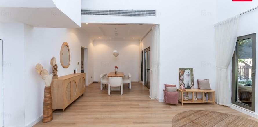 Вілла в Пальма Джумейра, Дубай, ОАЕ 4 спальні, 468.7м2 № 696950