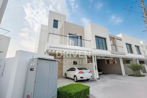 Townhouse til leje i DAMAC Hills (Akoya by DAMAC), Dubai, UAE 5 soveværelser, 341.88 kvm № 745329 - foto 1