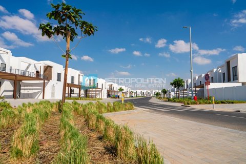 Townhouse in Al Ghadeer, Abu Dhabi, UAE 2 bedrooms, 161.6 sq.m. № 651795 - photo 1