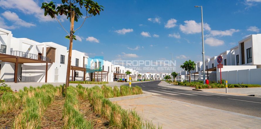 Townhouse in Al Ghadeer, Abu Dhabi, UAE 2 bedrooms, 161.6 sq.m. № 651795