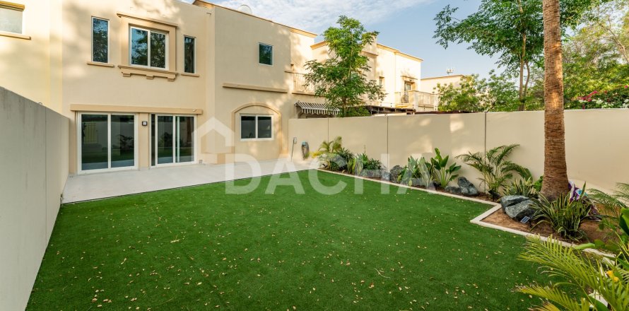 Rijtjeshuis in Dubai, VAE 3 slaapkamers, 228 vr.m. nr 713658