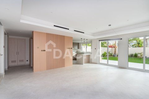 Rijtjeshuis te koop in Dubai, VAE 3 slaapkamers, 228 vr.m., nr 713658 - foto 2