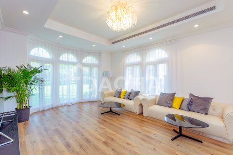 Villa in Palm Jumeirah, Dubai, UAE 4 bedrooms, 470 sq.m. № 713656 - photo 3